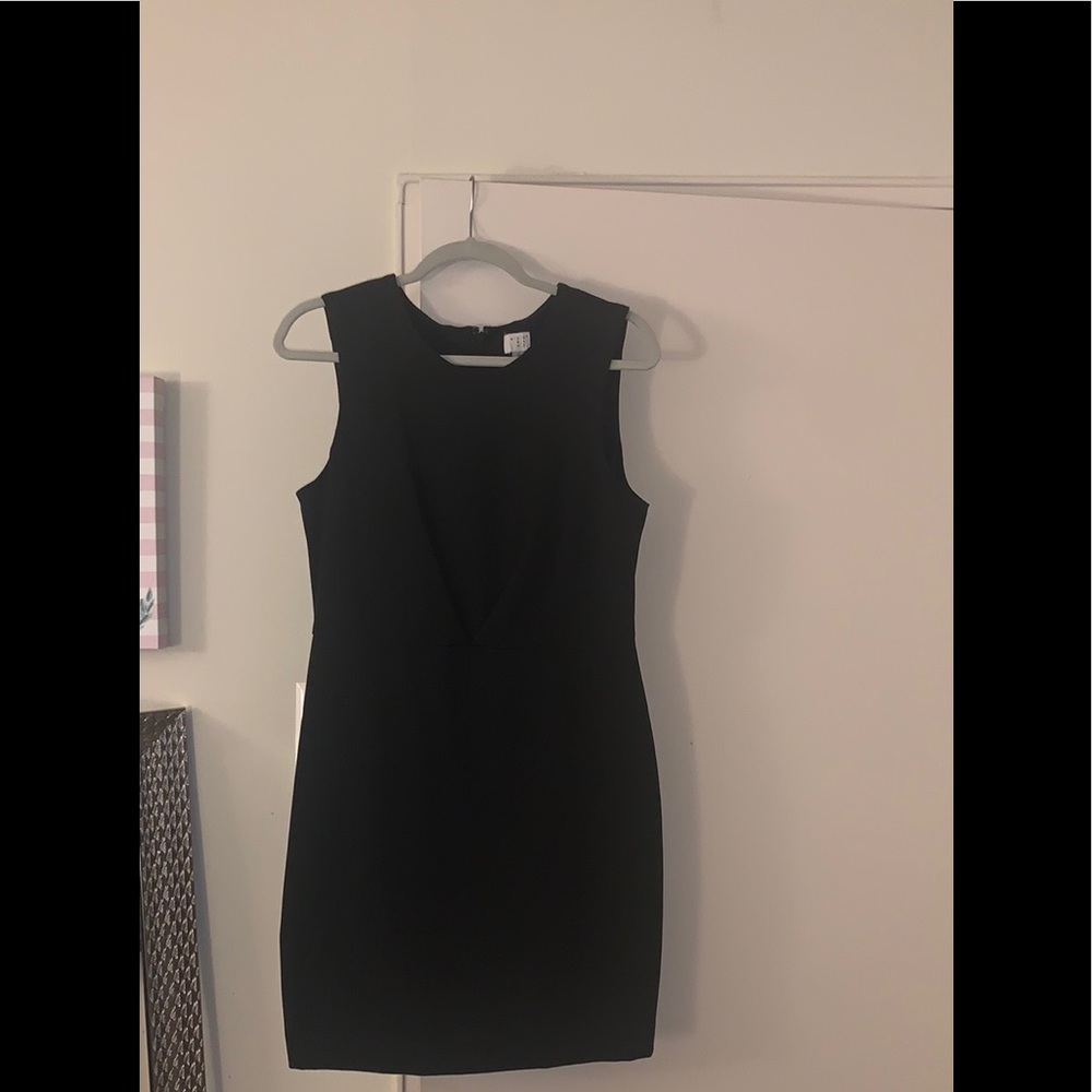 Sleeveless, short mini black dress